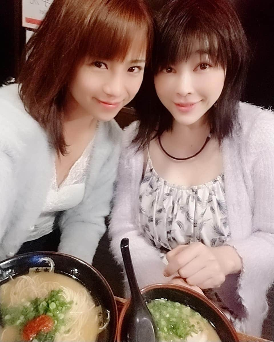 松坂南さんのインスタグラム写真 - (松坂南Instagram)「ななちとラーメン屋さんにて💓  #グラドル自画撮り部  #沖縄 #フォルダ整理中」1月26日 8時52分 - minami_matsuzaka