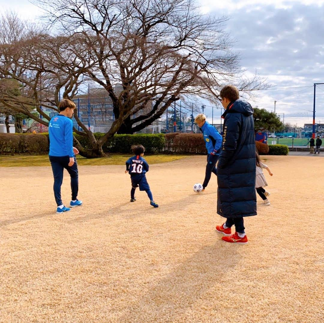 FC東京オフィシャルグッズさんのインスタグラム写真 - (FC東京オフィシャルグッズInstagram)「. #family ✨😊😊⚽️ @kiichi.23  @kiwara_miyazaki  @fctokyoofficial  #永井謙佑 #永井家😊 #矢島輝一 #宮崎幾笑 #FC東京  #fctokyo  #tokyo」1月26日 9時22分 - fctokyoofficial