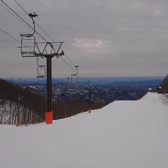 栂池高原スキー場さんのインスタグラム写真 - (栂池高原スキー場Instagram)「おはようございます！TGK早朝レポートです！天候曇り、 気温-3.1℃、風速0m、積雪127㎝です！ #tsugaikekogen」1月26日 9時24分 - tsugaike_kogen