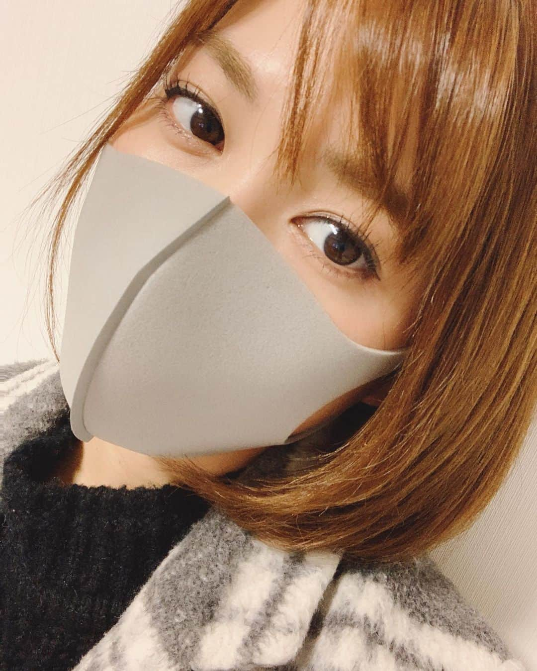 大島麻衣さんのインスタグラム写真 - (大島麻衣Instagram)「相棒。 最近はもっぱらgray派😷 #うがい手洗い #体調管理」1月26日 20時15分 - maioshima911