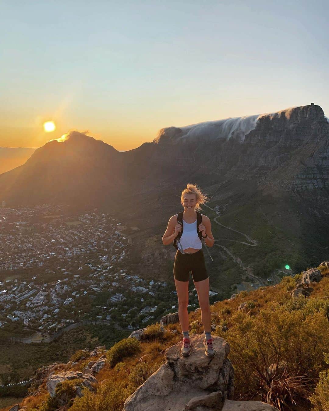 Zanna Van Dijkさんのインスタグラム写真 - (Zanna Van DijkInstagram)「Cape Town, it’s been a pleasure 🇿🇦 @stephelswood and I booked this trip the day before we came so we had zero plans or expectations. And honestly - we’ve been blown away by this incredible city 🤩 Cape Town has a bit of everything: mountains, beaches, beautiful landscapes, history, culture and wildlife. Not to mention an abundance of epic vegan food and an infectious relaxed energy ✨ Basically, it’s my idea of heaven ⛰🌊 And I can’t do this post without a cheeky shoutout to @stephelswood for the belly laughs, banter and happy tears over the past 8 days. It’s been the perfect way to celebrate my bowel surgery anniversary, our friendship and just LIFE 🙌🏼 Here’s to conquering mountains & making memories together in the future 🥰 #capetown #lionshead #southafrica #hikinggirl #outdoorlover #getoutdoors #greatoutdoors #travelblogger #mountaingirl #exploremore #capetownhikes #sunrise #sunrisehike」1月26日 20時21分 - zannavandijk