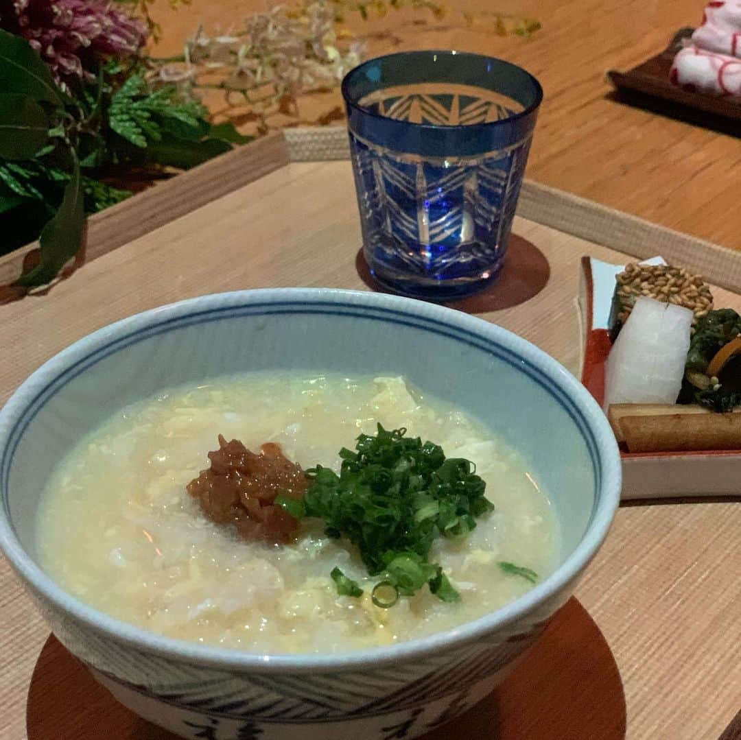 Sayaka.Mさんのインスタグラム写真 - (Sayaka.MInstagram)「. #japanesefood #sapporo #elmgarden . . 先日は鶴の恩返しの会席を #エルムガーデン で楽しんできました😌💗 . . 素敵な演出で四季を楽しませてくれます✨ 今回も素敵でした お食事と#プロジェクションマッピング の融合 詳細はYouTubeに載せてます (プロフィールにリンク) https://youtu.be/5OEqjlJzSPg . 予約は残りわずか . 出会い 根室産キンキ炭火焼きと海老芋唐揚げ Charcoal Glilled `Nemuro Kinki Fish' &Deep-fried EBIIMO . 再開 根室産キンキと海老芋の魚骨椀 `Nemuro Kinki Fish' &Deep-fried EBIIMO soup . 感謝 下関産虎河豚のてっさ `Shimonoseki blowfish' sashimi . 喜び 冬野菜前菜八寸盛り合わせ Winter vegetable assortment . 旅立ち 蝦夷鹿肉酒粕漬け Hokkaido deer meat pickled in sake lees . 招福 虎河豚雑炊 Rice porridge for happiness . 永遠 いちご大福 ICHIGO DAIFUKU . エルムガーデン 011-551-0707 #北海道 #札幌市中央区 南十三条西23-5-10  https://tabelog.com/hokkaido/A0101/A010104/1000626/ . . =============== 私の食べ歩きの記録は Gourmet food information 제 외식기록 ↓↓↓ #sayaka動画 =============== . #札幌グルメ #kaiseki #hokkaido #japan #japanesestyle #日本食 #和食 #河豚 #大福 #日本酒 #日本酒好きな人と繋がりたい #日本好きな人と繋がりたい #japanlover #札幌子連れ #札幌子連れディナー #札幌ママ #北海道ママ #札幌観光 #北海道観光 #北海道観光スポット #札幌観光スポット #北海道好きな人と繋がりたい」1月26日 18時46分 - insta.sayaka