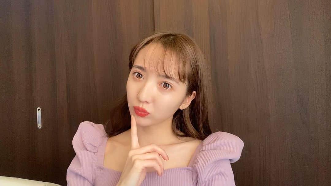 平木愛美のインスタグラム：「【小顔マッサージ】 な動画をYouTube更新💞🧸 ちなみにお洋服も小顔効果ありなパフスリーブ。笑  ①〜⑩の流れで、マッサージ方法撮ったので、ぜひに観ながらやってみてください💛  #小顔マッサージ #小顔 #なりたい #小顔矯正 #セルフ」