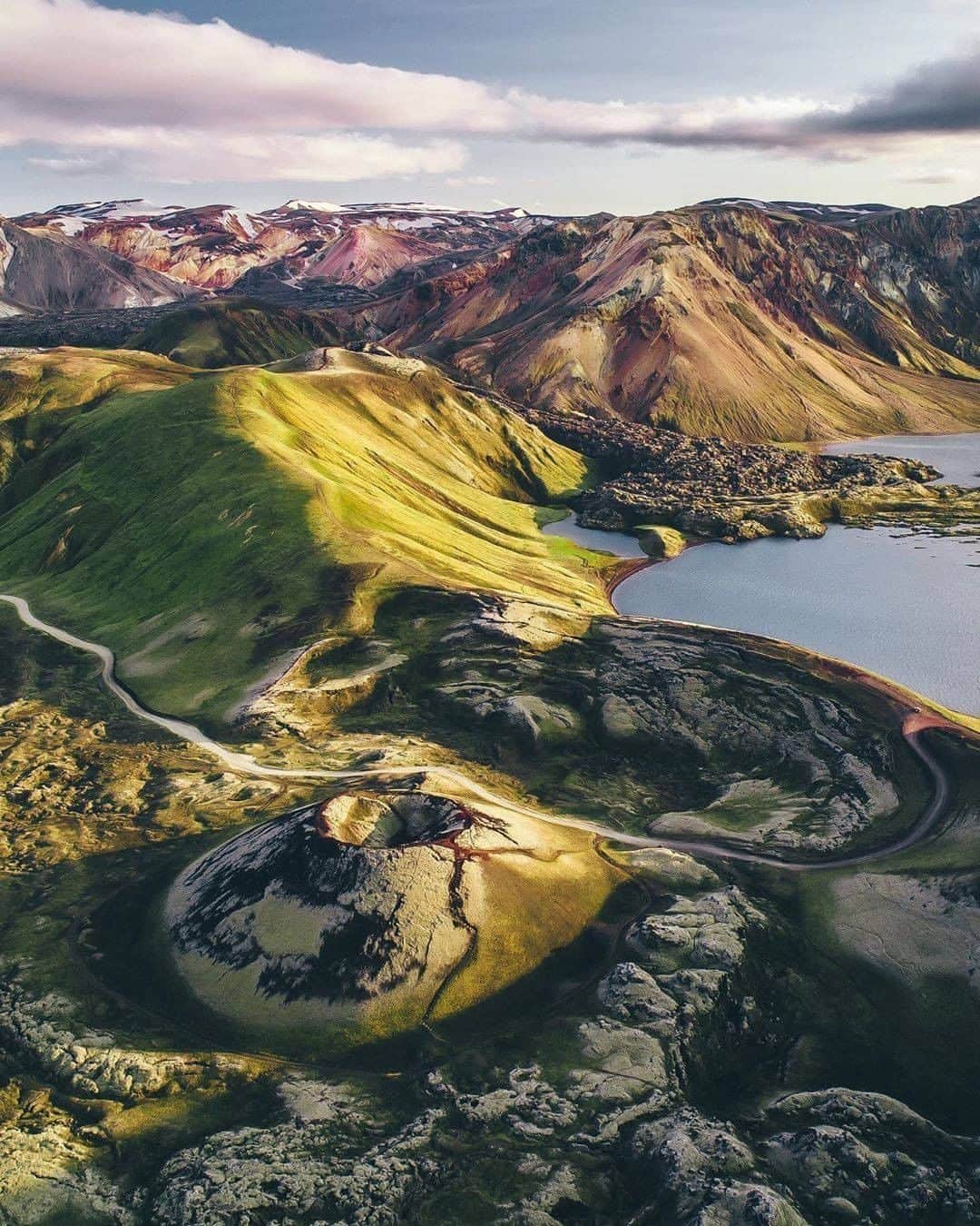 9GAGさんのインスタグラム写真 - (9GAGInstagram)「#Iceland is THE place where you can find some of the most incredible landscapes in the world. 🇮🇸🤩Follow @voyaged to discover more amazing places on Earth! | By @stefanogera - #9gag #voyaged #travel」1月26日 19時15分 - 9gag