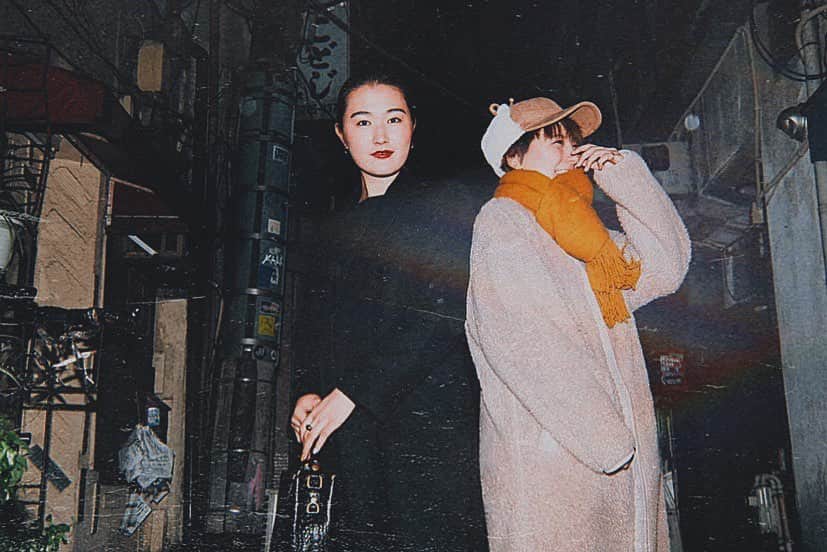 のインスタグラム：「. 📸 @haruya0201_photo 🥀 @natsuka_____gram . #photo #shooting #portrait #instaxlife  #film #camera #vintage #retro #night  #japan #shinjyuku #goldenload #rainy」