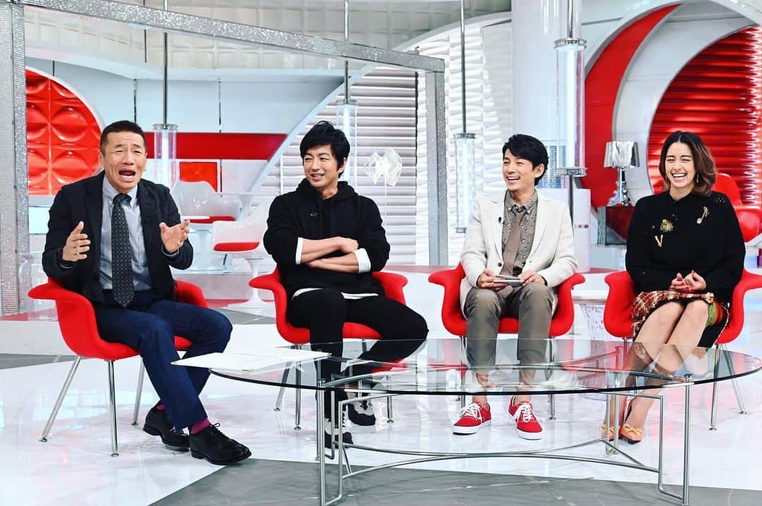日本テレビ おしゃれイズム さんのインスタグラム写真 日本テレビ おしゃれイズム Instagram 上田さんの表情で大喜利できそうなこの写真 今夜は大沢たかおさんですよ 22時ですよ 開始早々 泉さんの珍行動に爆笑 頭から ぜひ 必ず 見てほしいです