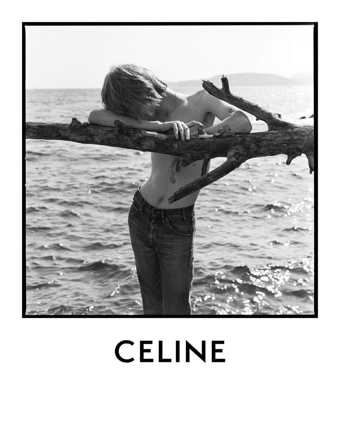 Celineさんのインスタグラム写真 - (CelineInstagram)「CELINE MEN SUMMER 20 MARTIN PHOTOGRAPHED ON THE FRENCH RIVIERA BY @HEDISLIMANE IN JULY 2019 ⠀⠀⠀⠀⠀⠀⠀⠀ COLLECTION AVAILABLE NOW IN STORE AND CELINE.COM ⠀⠀⠀⠀⠀ #CELINEBYHEDISLIMANE」1月26日 19時34分 - celine