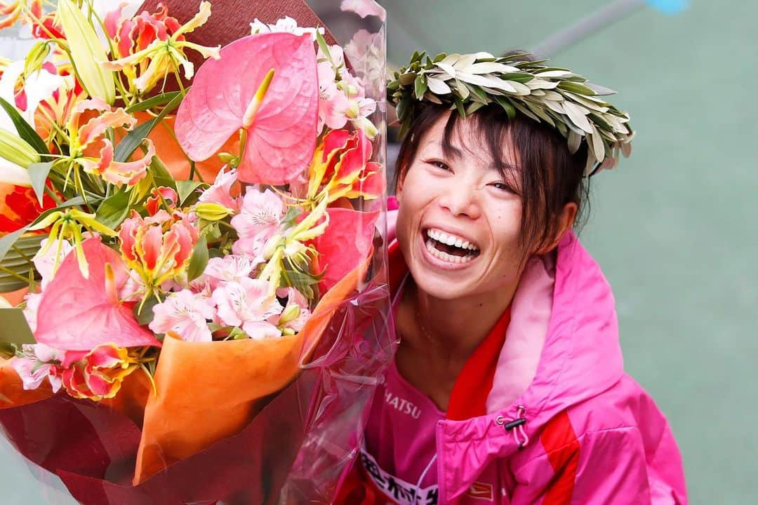 日本オリンピック委員会さんのインスタグラム写真 - (日本オリンピック委員会Instagram)「東京2020大会女子マラソン代表の残り1枠を争う大阪国際女子マラソンで、松田瑞生選手が日本陸連の設定記録を突破する2時間21分47秒をマークし、2度目の優勝を果たしました🙌 . [2020 Osaka Women's Marathon] . 🥇松田瑞生/Mizuki Matsuda TIME：2:21:47🔥 . #マラソン #marathon #陸上 #athletic #松田瑞生 #MizukiMatsuda #Tokyo2020 #がんばれニッポン #teamnippon #全員団結 . 📷AFLOSPORT」1月26日 19時35分 - teamjapanjoc