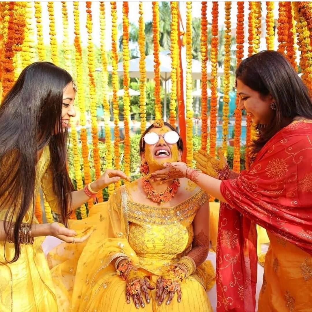 Indianstreetfashionさんのインスタグラム写真 - (IndianstreetfashionInstagram)「This Haldi ceremony just looks so much fun 🤗 #indianstreetfashion @indianstreetfashion #indianwedding  #wedding #weddingsofinstagram #instawedding  #indianwedding #bridesofindia #bridesofinstagram #indianbridaloutfit #weddinglook  #bridallook #bridestyle #weddingtrend #trend #bridaljewelry #jewellery #weddinginspo #weddingplanner #weddingblogger #destinationwedding #weddingchoreography #sangeetperformance #bridaljewellery #couture #weddingjewellery #weddingshopping #weddingseason」1月26日 19時44分 - indianstreetfashion