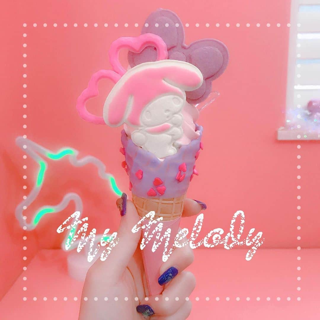 なかやまちえこのインスタグラム：「#マイメロ #マイメロディ #mymelody #アイスクリーム #ソフトクリーム #icecream」