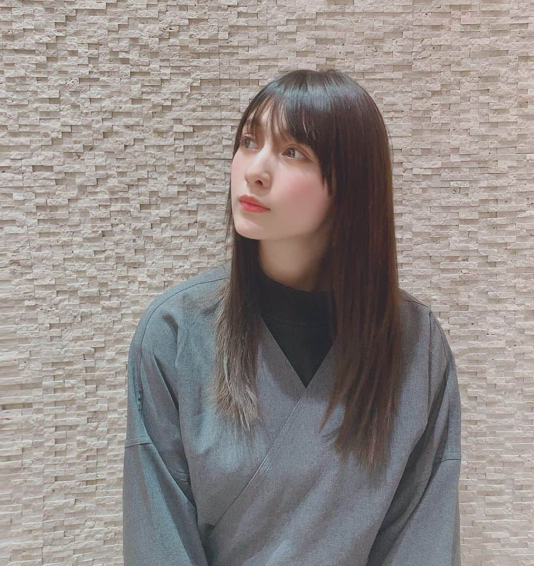 アンジェラ芽衣さんのインスタグラム写真 - (アンジェラ芽衣Instagram)「美容室へ💇‍♀️﻿ はあ〜〜〜いつも素敵な透明感カラーにしてくれる！！﻿ 髪の毛サラサラ大満足〜〜〜﻿ いつもありがとうございます😭😭🥑﻿ ﻿ @kentarou_iida @peekaboosalonsofficial ﻿ #アンジェラ芽衣 #写真 #photo #ポートレート #portrait #ポートレート女子 #camera #カメラ #peekaboo #原宿 #原宿明治通り店 #ピークアブー #ヘアカラー #Hair #colour #Haircolour #トリートメント #treatment」1月26日 19時59分 - ange_la00