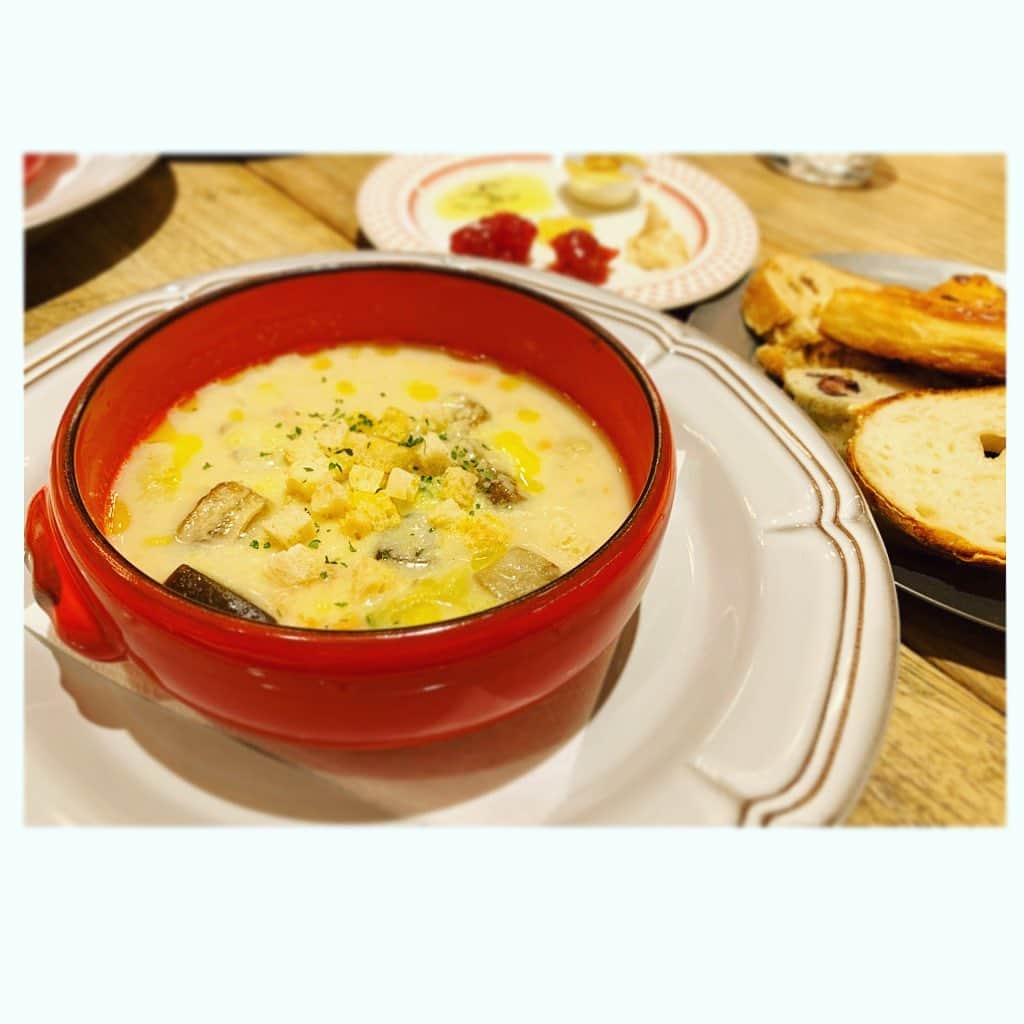 七瀬遥さんのインスタグラム写真 - (七瀬遥Instagram)「またまたパンの食べ放題に行ってしまった〜😋🥐🍞🥖💕美味しくて、つい食べ過ぎてしまうね😂💖 #パンビュッフェ#ランチ#美味しい#食べ放題#メゾンカイザー#クラムチャウダー#bread#delicious#friend#model#fun#good#happy#smile#tokyo#japan」1月26日 11時19分 - haruka_mh