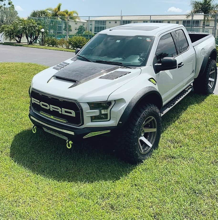 CARLiFESTYLEさんのインスタグラム写真 - (CARLiFESTYLEInstagram)「Extra beefy Ford Raptor sitting on @4playwheels. What do you think? #carlifestyle #raptor #widebody」1月26日 11時35分 - carlifestyle