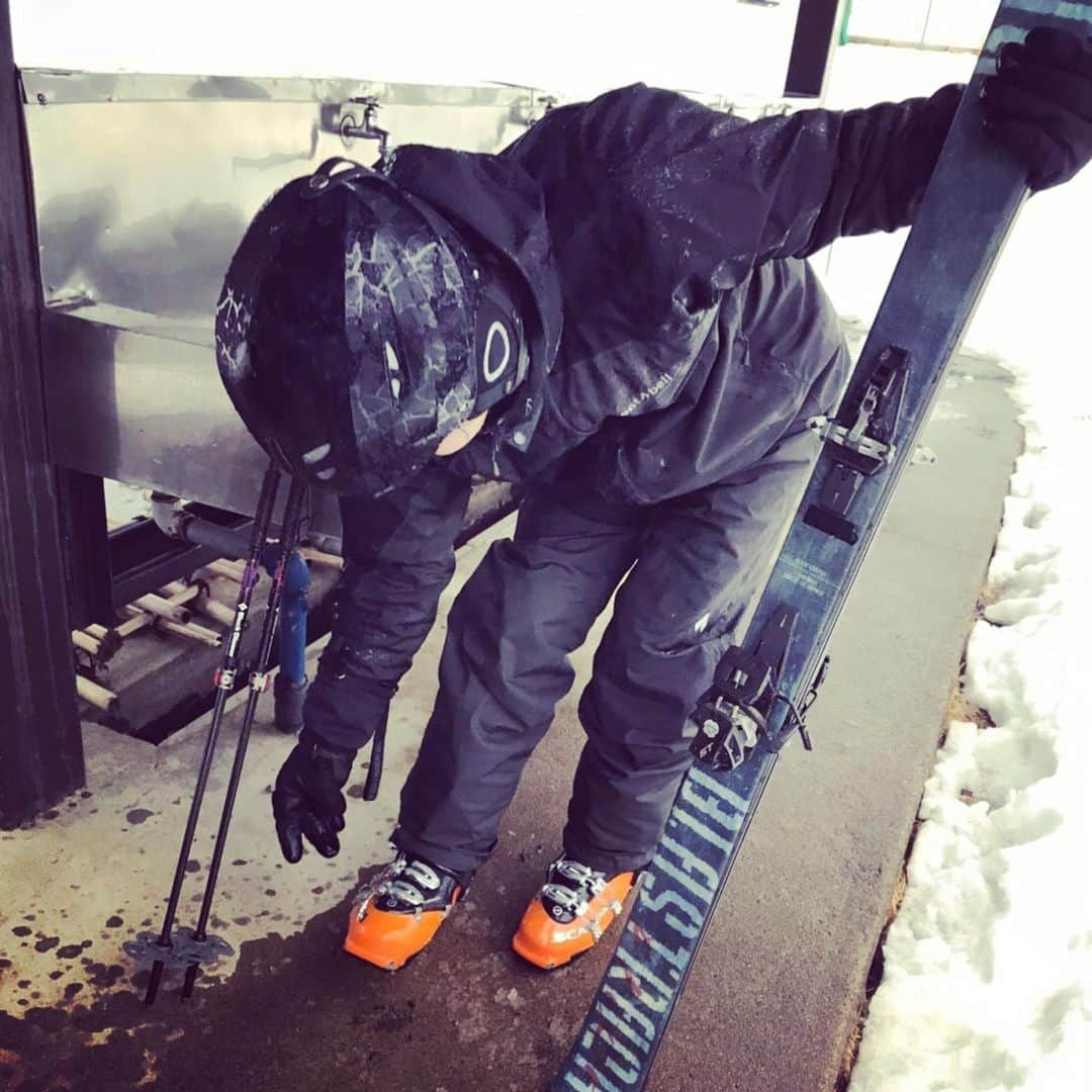スネオヘアーさんのインスタグラム写真 - (スネオヘアーInstagram)「#スネオヘアー  #スキージャンキー #雨のゲレンデ #稀に見る #雪不足 #suneohair」1月26日 12時01分 - suneohairofficial
