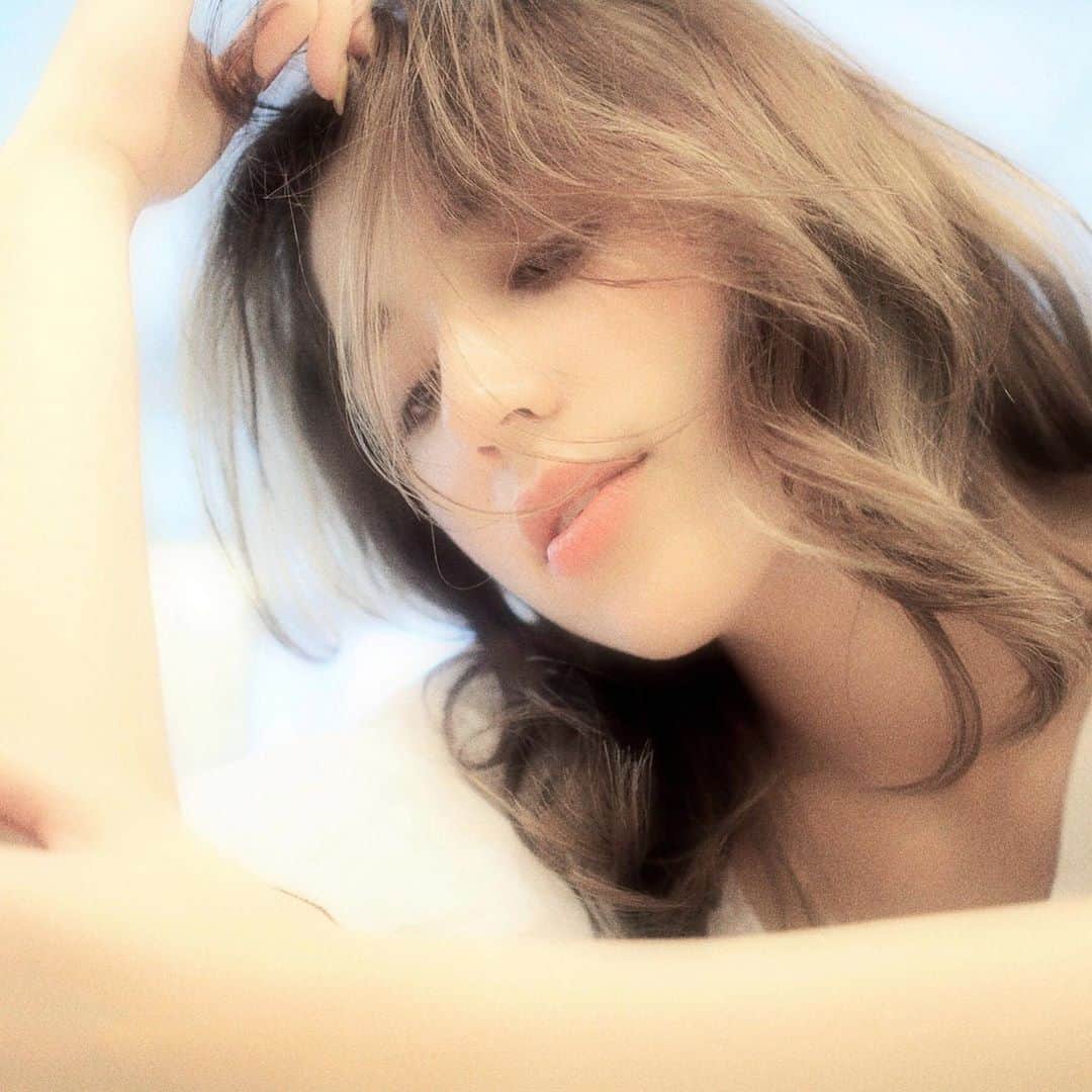 渡部幸也のインスタグラム：「早くも１月も終わりそうです。 本当に1ヶ月はあっという間で驚きです💦 最近本当に寒くなりましたが、そんな中でのご来店本当にありがとうございます🙇 本当に毎日、感謝しかないです‼️ ありがとうございます✨ 本日は雨ですので、気をつけておこしください✨  #ヘアスタイル #ヘア #髪型 #ヘアカタログ #ヘアセット #くせ毛風パーマ #透明感カラー #hair #恵比寿美容院 #代官山美容室 #代官山美容院 #美容学生 #中目黒美容師 #代官山美容師 #恵比寿美容師 #中目黒美容室 #中目黒美容院 #恵比寿美容室 #サロンモデル #中目黒ランチ #恵比寿ランチ #hpb_hair #中目黒 #代官山 #恵比寿 #渋谷 #ar_magazine #murua #emoda #americanvintage ✂︎【ELLA】中目黒  東京都目黒区中目黒1-3-5 目黒プリンスコーポ202  トレンドだけではなく、お客様１人１人の似合わせを重視したヘアスタイルを一緒に考えさせていただきます✂︎✂︎✂︎✂︎✂︎✂︎✂︎✂︎✂︎ 初めてお会いするお客様には最初の見た目は話しかけずらそうと言われますが、ご来店していただいてるお客様には実際会ってみると話しやすくと安心した言われ事がほとんどです😅 なのでご安心して、髪の毛のご相談ください✨  ネット予約がいっぱいの時は、お電話でのお問い合わせをお願い致します🙇 03-6452-2150  皆様からのご予約、お待ちしています😊」