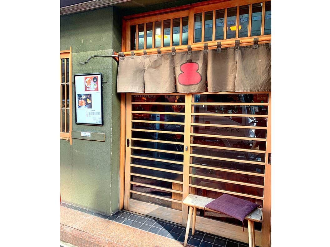 百合華さんのインスタグラム写真 - (百合華Instagram)「銀座六丁目のGINZA SIX裏にある鰻屋さん『ひょうたん屋』にて鰻重ランチタイム🥰﻿ ﻿ 松のご飯大盛りww🍚🎶🍚🎶🍚 ﻿ ﻿ 相変わらずわんぱくな胃袋ちゃん❤️ ﻿ ﻿ #東京﻿ #銀座﻿ #銀座六丁目﻿ #ginzasix ﻿ #銀座ランチ﻿ #ひょうたん屋﻿ #鰻屋﻿ #鰻﻿ #鰻重 ﻿ #松﻿ #ご飯大盛り﻿ #特大鰻﻿ #わんぱく﻿ #胃袋」1月26日 12時16分 - yurika.lovelily