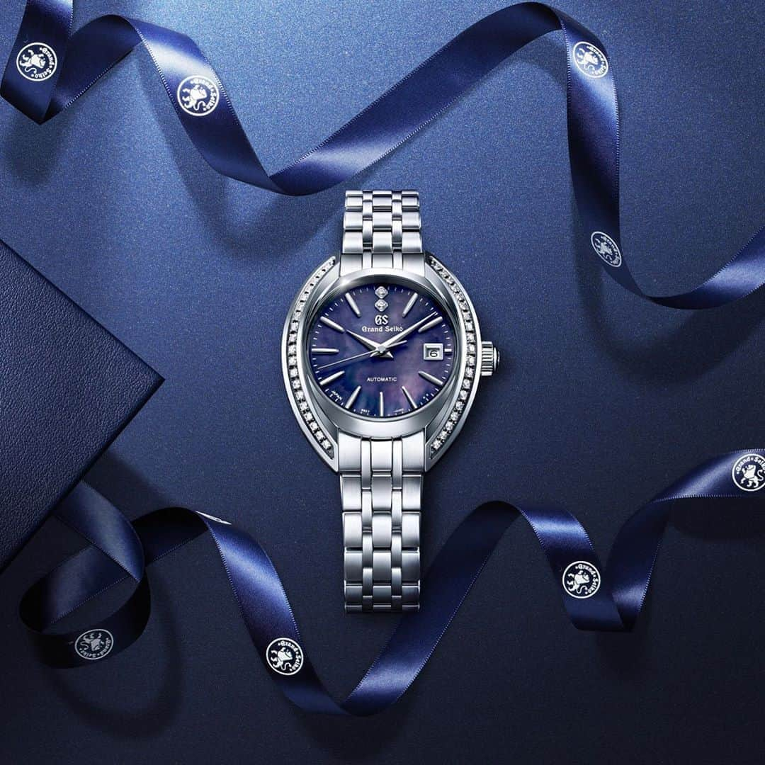 Grand Seiko Official instagramさんのインスタグラム写真 - (Grand Seiko Official instagramInstagram)「腕元を品良く彩る「深紫（こきむらさき）」のダイヤル。上品な深紫の色味が、奥深さとモダンな佇まいを演出する女性用メカニカルウオッチ。 白蝶貝ダイヤルは、女性のその日その時の気持ちに寄り添い、身に着けるシーンに呼応するかのように表情を移ろわせます。  STGK013 1,150,000円＋税  #グランドセイコー #grandseiko #gs #stgk013 #automatic #9s27 #watch #腕時計 #craftsmanship #madeinjapan #elegancecollection #thenatureoftime #watchfan」1月26日 12時23分 - grandseikojapan