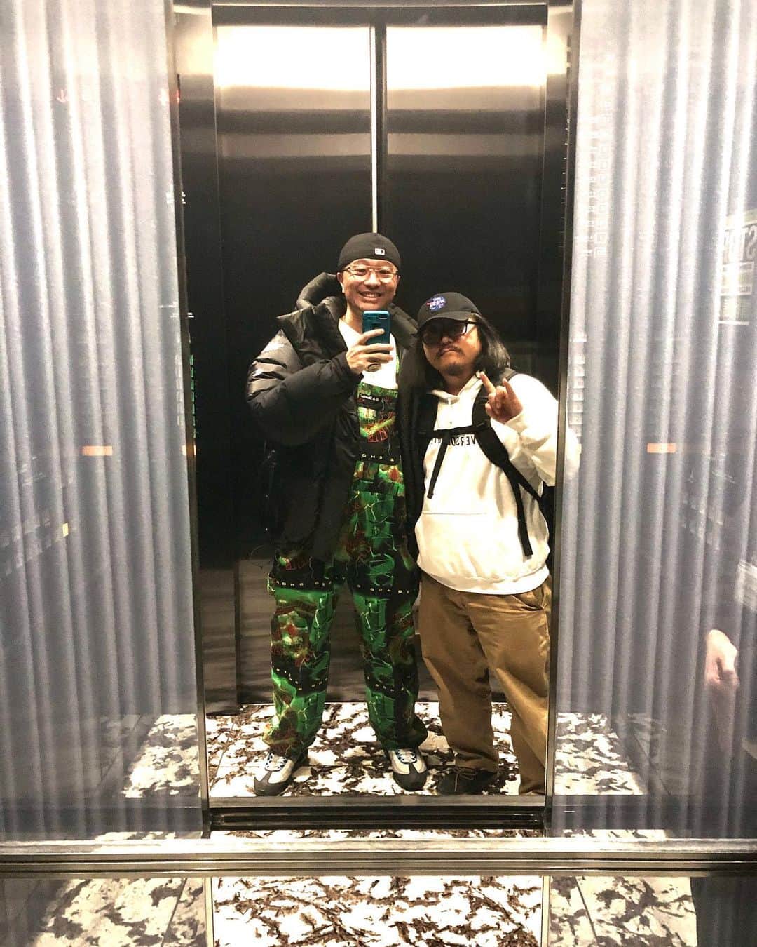 ZEN-LA-ROCKのインスタグラム：「昨日は #abemamix でBTB様とLIVEでしたっ👀その後渋谷を歩いてたら次から次へと素敵な場所に導かれて結局奥の奥までぇぇぇぇぇぇ👐🏽👐🏽👐🏽 皆様に感謝です‼️‼️‼️ 今日はオルガンでお待ちしてますよ！！！iyo🥳 . . BTBと今年は曲出すぞ！！！ とか言っておくっ」