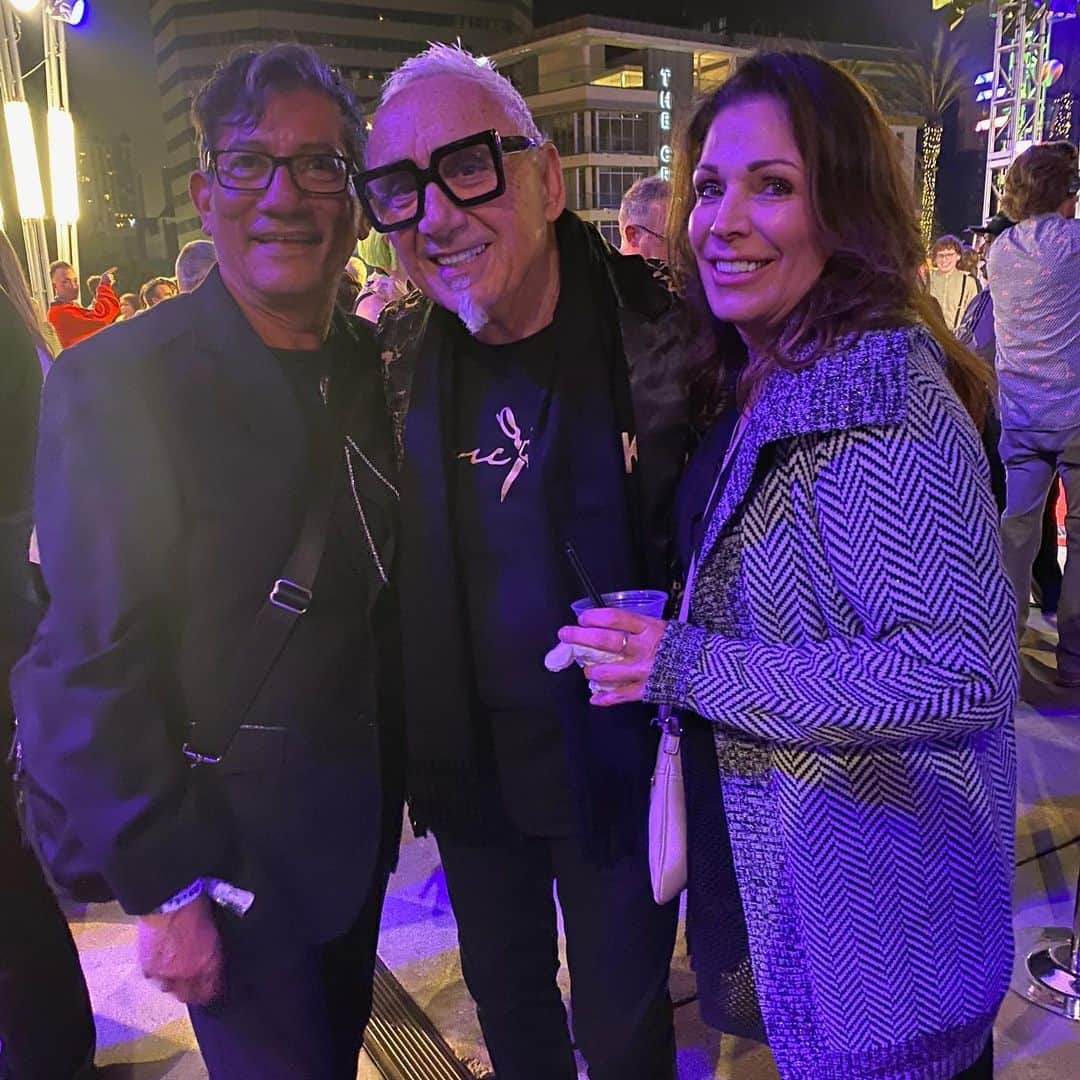 Sam Villaさんのインスタグラム写真 - (Sam VillaInstagram)「Sheri Doss, Rafe Hardy, Phillip Wilson and more! Folks, there are so many reasons to attend the @probeautyassoc #NAHA Awards. But tonight, I am especially #grateful to catch up with industry icons. Please head over to the Sam Villa Story to see my interviews with these prolific artists that have helped to shape all our careers. 🙌  #naha2020 #longbeach #hairawards #redkenobsessed #samvillacommunity」1月26日 12時56分 - samvillahair