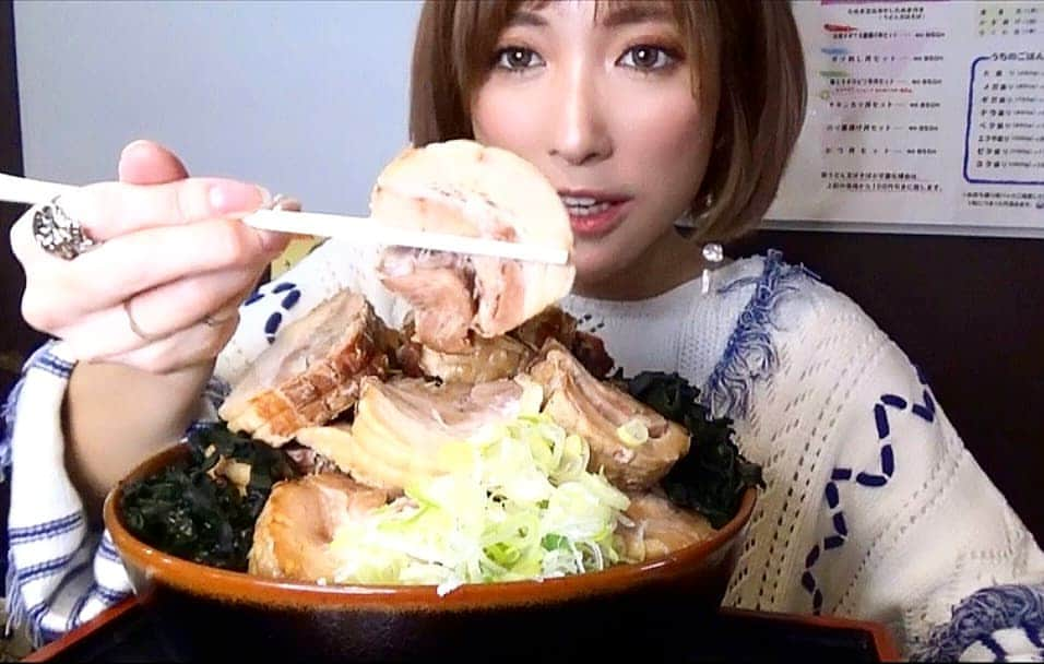 石関友梨さんのインスタグラム写真 - (石関友梨Instagram)「YouTube！最強チャーシュー麺★ イベント続きだったから痩せたなぁw #栄久庵 #大食い #チャーシュー麺 #ラーメン #プロフィールからyoutube飛べます」1月26日 13時03分 - yurimorico