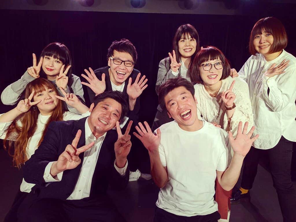 のインスタグラム：「タラレバからの卒業ありがとうございました🌸次回3月22日14時45分〜渋谷無限大ドームIIです！ ・ 初回にスパイクが一本目の新ネタで1位取れました🥇🥰でも2本目の新ネタが最下位でした😇この投票方法だとこんなパターンあるかもねが初回で出ました😇でも振り幅あるネタが出来たということだと🔥これからこのメンバーで「タラレバ」をどんどん卒業していきますっ！初回ゲストうるとらブギーズさんのおかげで大盛り上がりでした🥰🥰 ・ あと昨日のエンディングで、次回最下位だったコンビは「次のライブのオープニングでガチ歌を歌う」と言いましたが変更し、最下位コンビが決まった瞬間にガチ歌を歌ってもらうになりました🎤次回のエンディングですぐ執行されるので次回はお客様に最下位の罰ゲーム執行まで見届けていただきますー🔥 ・ #タラレバからの卒業 #チームバナナ  #thisisパン  #スパイク #うるとらブギーズ #フォロワー増やしたい  #ストーリーズでスワイプしたい」