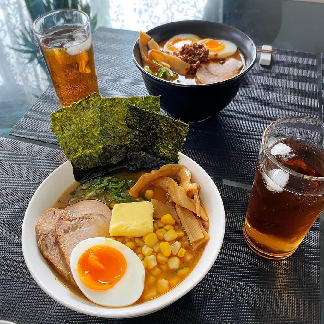 meguri.kさんのインスタグラム写真 - (meguri.kInstagram)「今日のお昼ごはんは家族でラーメン4味食べ比べ！！🍜 醤油/塩/味噌/タンタン麺 ・ 『支那そば』で有名な大正3年創業の銀座 直久のお取り寄せラーメンだよ♫  @naokyu_tokyoramen ・ 自宅で簡単に本格的なラーメンが食べられるなんて…❤️🙈ラーメン好きにはたまらない❤️ ・ もちもち生中華麺、拘りのスープはもちろん、本格チャーシュー、メンマ、まで入ってるの♫嬉っ ・ 美味しかったー🙈❤️ラーメンだけで大満足❤️ ・ あ、お気付きですか…？息子は3食牛乳飲むんです。お陰様で１日1L消費します。←どーでもいい情報 ・ 『うまい！はやい！手軽！お店の味を自宅で♡』ブログ更新しました！ ・ 詳しくはブログか"直久 ラーメン 通販"で検索してね! ・ #直久#麺処直久#なおきゅう#PR#ラーメン#お取り寄せ#おうちごはん#取り寄せラーメン#味噌ラーメン#しおラーメン#タンタン麺#醤油ラーメン#ランチ#お昼ごはん#食卓#こどものいる暮らし#こどもと暮らす#シンプルライフ#暮らし#くらし#日々の事#暮らしを楽しむ#中華#丁寧な暮らし#テーブルフォト#グルメ」1月26日 13時31分 - meguri.k
