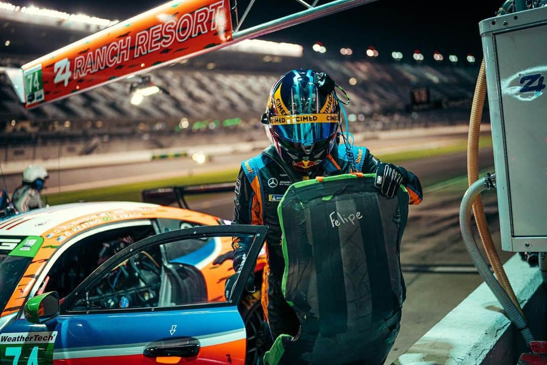 Mercedes AMGさんのインスタグラム写真 - (Mercedes AMGInstagram)「Speeding through the night at the Daytona International Speedway. Impressions from the #Rolex24 At Daytona of our #74 #MercedesAMG GT3.  #IMSA #Rolex24 #AMGGT3 #MercedesAMG #24hAMG」1月26日 13時51分 - mercedesamg