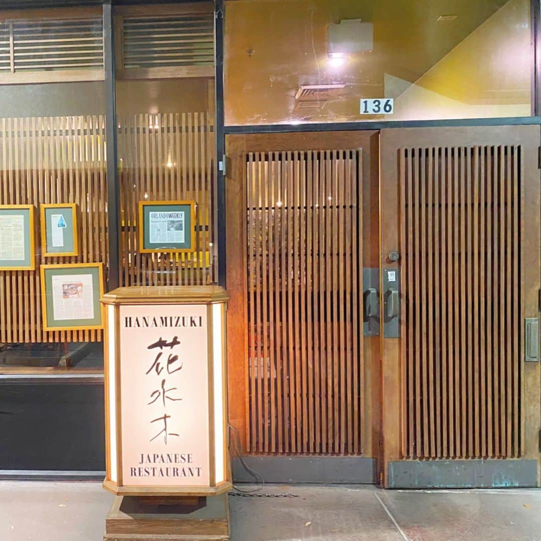マキ・コニクソンさんのインスタグラム写真 - (マキ・コニクソンInstagram)「行った事のある日本人が口を揃えて美味しいと言ってるEPCOTの日本館にあるジャパニーズレストランに行きたかったんだけど他に”花水木”という美味しいレストラン見つけたっ！しゃぶしゃぶと天婦羅うどんをオーダーしたけどコスパ、味、凄く良かった！そしてお隣の席の人と仲良くなったの。ブラジルから来たそうです。パパさんは元プロのサッカー選手って言ってた。スーパースターだったらウケる！🤣ジュリアノJulianoって言ってた。そんなでオーランド楽しんでまぁす！明日も楽しみ！🤗 #オーランドのおすそ分け✈️ #やっぱり和食🇯🇵 #世界にお友達の輪を広げよう！🙌🏼」1月26日 14時25分 - makikonikson