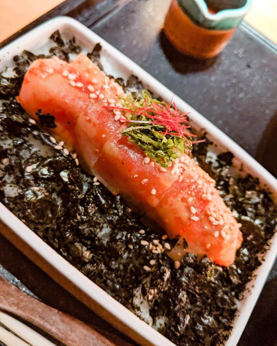 yeNahさんのインスタグラム写真 - (yeNahInstagram)「𝙨𝙬𝙞𝙥𝙚してね🤍﻿ ﻿ 着いて初めて食べたのは、フォロワーさんからのオススメの中でも多かった @ganso_hakata_mentaiju  #めんたい重 !!﻿ ﻿ 美味しいー‼︎‼︎つけ麺も濃厚で美味しくて辛さ2にしてもよかったなと思いつつ完食🤤﻿ 座敷もあって子連れでもゆっくり食べれました♡﻿ デザートのぷりんも食感が斬新で美味しくてぺろり﻿ ﻿ ﻿ 平日で30-40分待ちと書いてあって行列だったけど、すぐ隣の広場？で会長と遊んで思ったよりもすぐ入れたかな🤩﻿ ﻿ 教えてくれた皆様ありがとうございます🥰﻿ ﻿ ﻿ ﻿ ﻿ #pixelで撮影#googleのスマホ#teampixel﻿ 🧚🏼‍♀️edited with HAZEL@haneypresets #haneypresets﻿ ﻿」1月26日 14時35分 - haney8859