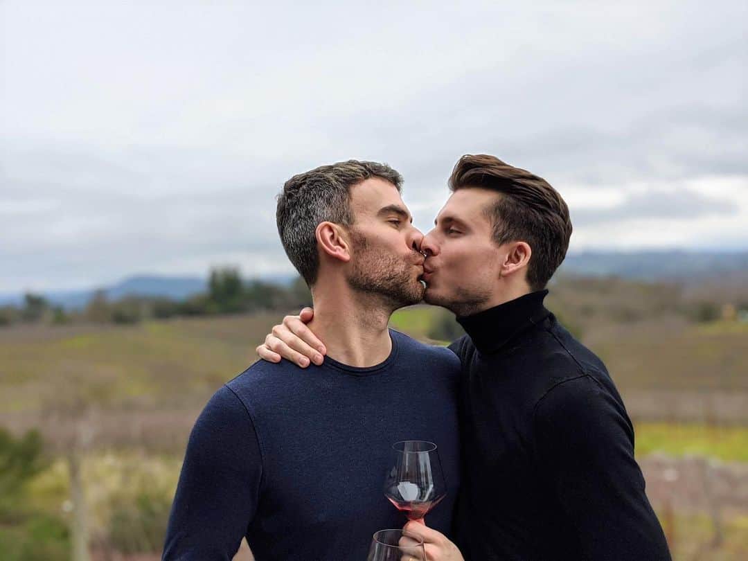 ルイス・フェネロのインスタグラム：「I think we like California. Sonoma is ❤️👬🍷💯」