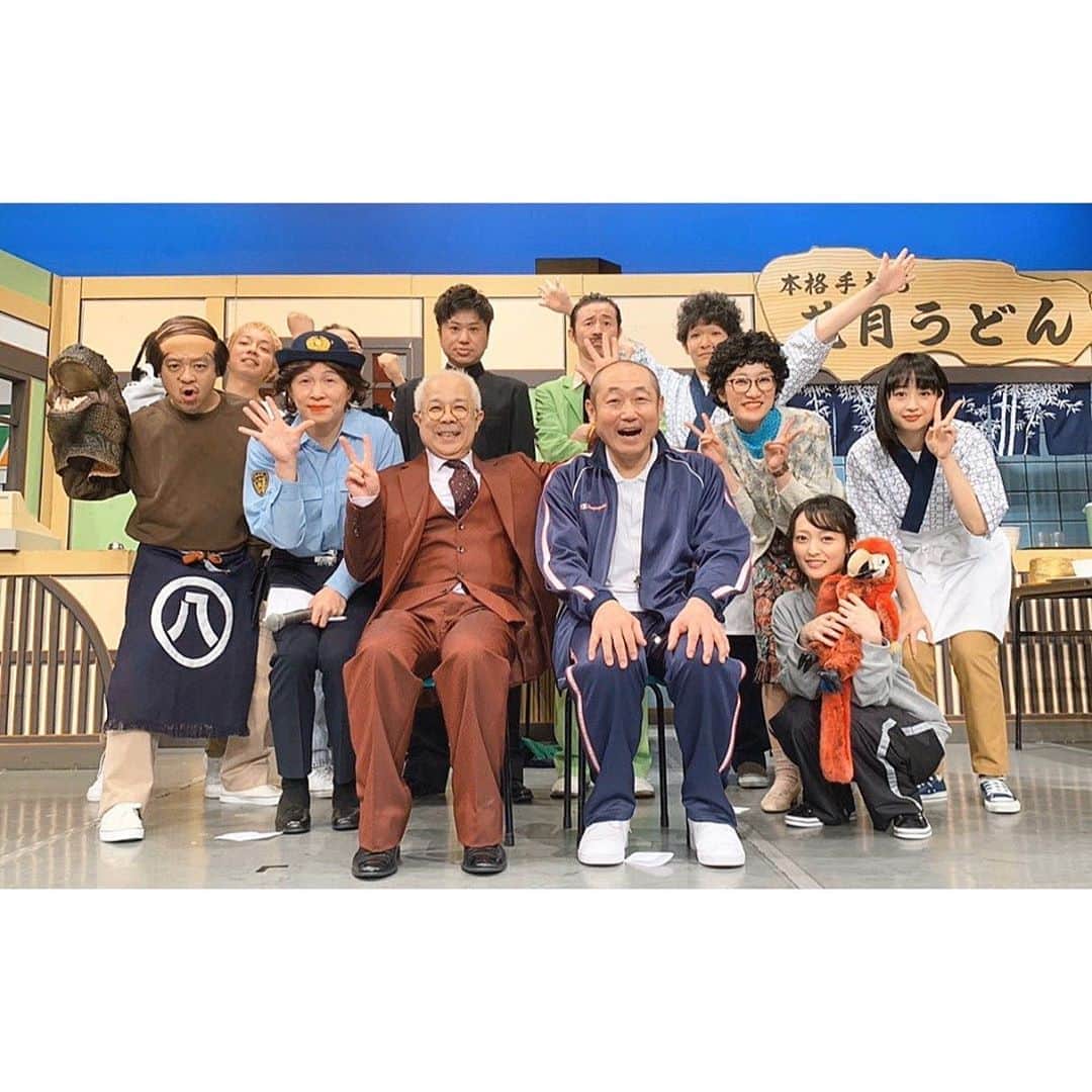 小川暖奈のインスタグラム：「先日の台本のない新喜劇、お越しいただきありがとうございました！良い写真ー！ 今回も凄く楽しかったです！！ #台本のない新喜劇 #2枚目は以前出演させていただいたときのです #今回はりぽぽが小道具のオウム使ってました🥳」