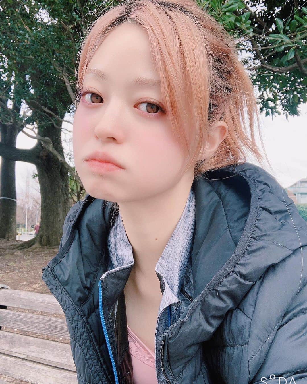 小林涼子さんのインスタグラム写真 - (小林涼子Instagram)「. ウォーキングから、また運動再開 🏃‍♀️ 喘息が久々にでちゃったから なかなか動けなくて もやもやするけど一歩一歩 がんばるんば。 🏃‍♀️ #喘息 #運動再開 #ウォーキング #ランニング #ヨガ #トレーニング女子 #ピンクヘアー #asthma #walking #running #training #japanese #pinkhair」1月26日 20時25分 - ryoko_kobayashi_ryoko