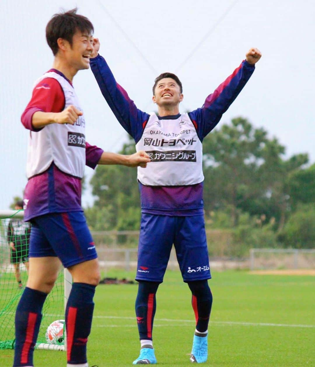 田中裕介さんのインスタグラム写真 - (田中裕介Instagram)「沖縄1次キャンプ無事終了⚽️ チームが一つになる為の土台作り。 無事怪我なく終える事ができました。 二次キャンプは実戦が入ってくるのでそれに向けてコンディションを上げていきたいと思います！ お世話になった沖縄の皆様ありがとうございました！  今年も @pumafootball_jp のスパイクを履いてプレーします。 スタジアムで是非足元にも注目してください！よろしくお願いします^ ^  #沖縄キャンプ #土台作り #新しい仲間 #昔のチームメイトとの再会 #パウリーニョ #川崎フロンターレ #久しぶりだけど相変わらず日本語うまい #ルームメイトも新加入 #上門知樹  #FC琉球 #うちなんちゅ #歳の差はノリの良さで埋めてくる #スマホケースとボクサーパンツが一緒だったという運命 #昔の仲間にも会えました #関口訓充 #ベガルタ仙台 #岡根直哉 #沖縄SV #PUMA #PUMAOne #Bethespark  #かりゆしビーチリゾートオーシャンスパ  #1週間ありがとうございました」1月26日 15時00分 - yusuketanaka_official