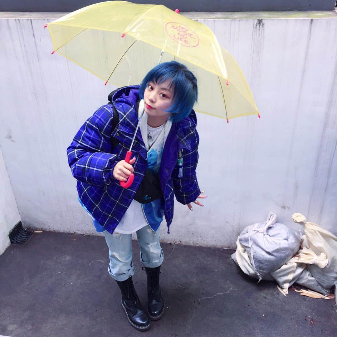 胡桃そらさんのインスタグラム写真 - (胡桃そらInstagram)「雨の日デートしない？ #NOMUSICNOLIFE #☂️」1月26日 15時13分 - sora__kurumi