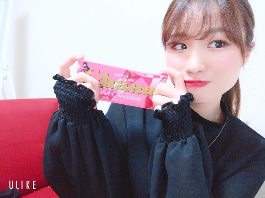 鈴木美南海さんのインスタグラム写真 - (鈴木美南海Instagram)「Ghanaの〝恋味 いちご〟 これ、めちゃくちゃ美味しい😋 ． パッケージも可愛くて、ついつい手に取ってしまった😤 チョコレートってなんでこんなに美味しいんだろう😜 ． #鈴木美南海 #女優 #俳優 #役者 #演者 #撮影 #actor #newgatetokyo #ポートレート #チョコレート #チョコ #ちょこ #chocolate #🍫 #苺 #苺味 #恋 #恋味いちご #ガーナ #ガーナチョコレート #ghana #渋谷 #shibuya #新宿 #shinjuku #東京 #tokyo #山形 #yamagata #お洒落さんと繋がりたい」1月26日 15時17分 - u_minami_official