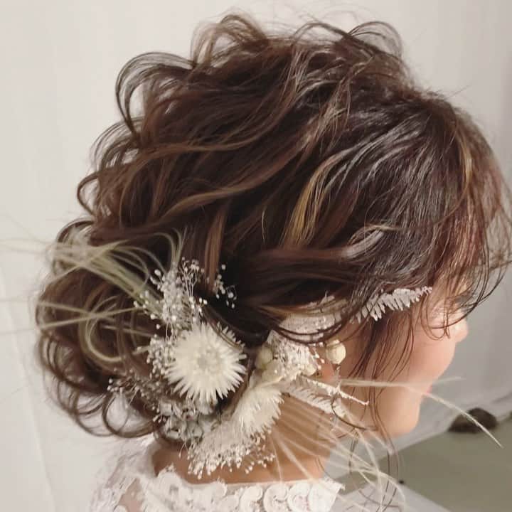溝口和也のインスタグラム：「撮影  最近イカの刺身にハマってる🦑  イカって寿司やでもあんまり頼まなかったけど、 イカってめちゃうまいって事に気付いてしまった🦑💕😍 スーパーのイカ刺しでも満足出来る😚 あー函館の透明なイカまた食べたいなー🤤💕 nico...高田馬場  溝口和也✂️✨🌞 tel 03-6279-1245✨  #hair#hairset#hairarrange#ヘアセット#ヘアアレンジ#結婚式ヘア#編み込み#wedding#ウエディング#アレンジ#fashion#braid#ヘアアレンジやり方#hairstyle#arrange#데일리룩#스타일링#일본#japan#東京#发型#ヘアカラー#グラデーションカラー#モデル#撮影 #ヘアアレンジ動画#fashion#instafashion#bob #updo」