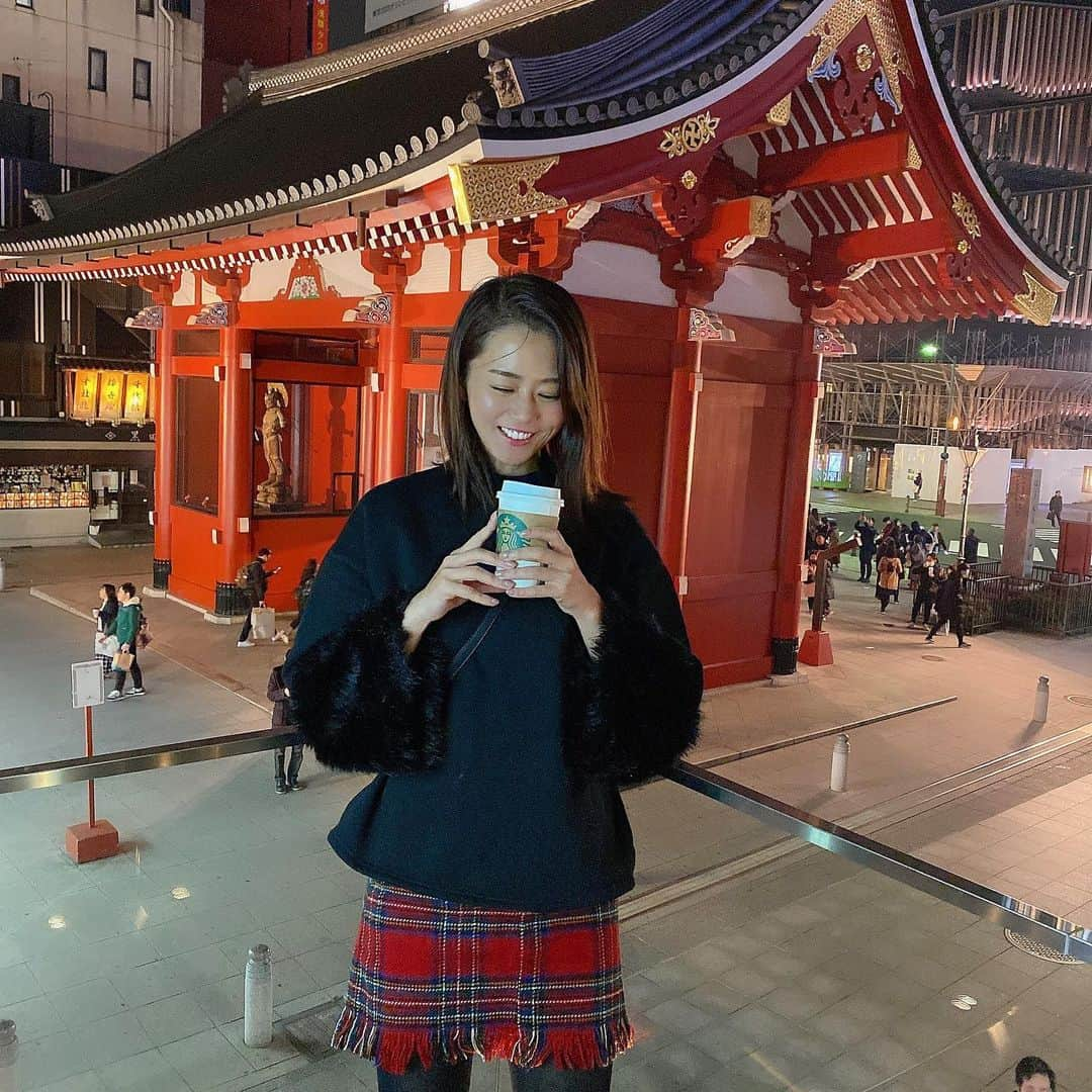 佐野真彩さんのインスタグラム写真 - (佐野真彩Instagram)「思い出の　#雷門　🏮 モータースポーツをよく知らない方に 興味を持ってもらえたらなと思って始めた　 #こんなところにRQ シリーズ . . この3.４枚目は会う方みんなに褒めてもらえてやってよかったぁと思ってます☺️ （すごく恥ずかしかったけど、、） 因みに朝の6時くらいに撮影しました🤫 . . #レースクイーン　#racequeen #アンバサダー　#wedssport #bandoh #雷門　#superGT  #サーキット　#浅草　#こんなところにRQ」1月26日 16時05分 - sano.maya