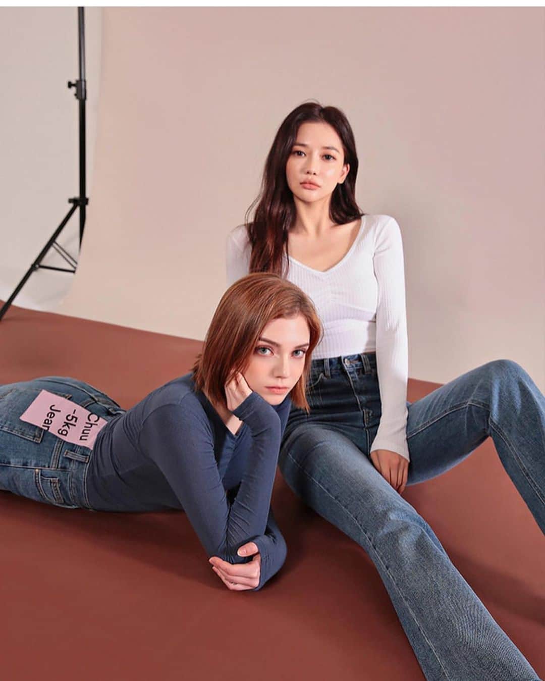 Chuuのインスタグラム：「오늘도 @chuu_5kgjeans 🤎」