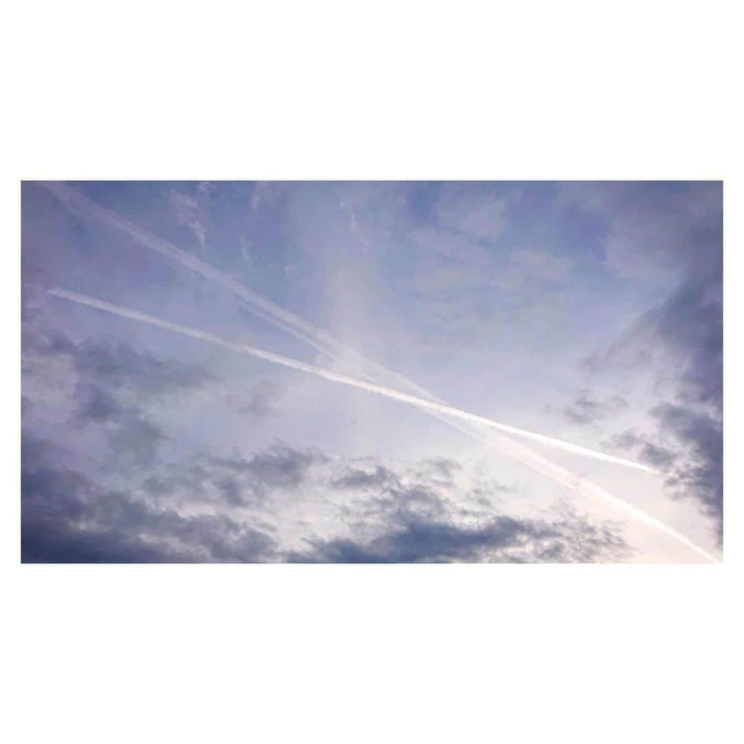 花村怜美のインスタグラム：「#空 #雲 #飛行機雲 #夕空 #自然 #景色 #風景 #sky #vaportrail #cross #cloud #clouds #cloudscape #cloudstagram #skystagram #nature #japan」