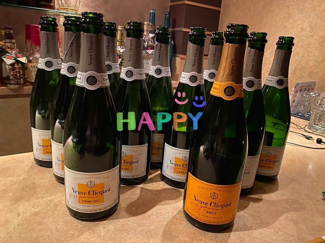 みなたろのインスタグラム：「🍾 神様なのかな。 Tさんありがとうさぎᕱ⑅ᕱ💓💓 たのしい1日だったぁ🥳⭐️！ . めずらしくNo二日酔いʚ(⑅﻿ ' ꒳​ ' )ɞ きょうもお仕事がんばる！ . #シャンパン#コカレロ#鹿児島#キャバクラ#アジアンクラブ」