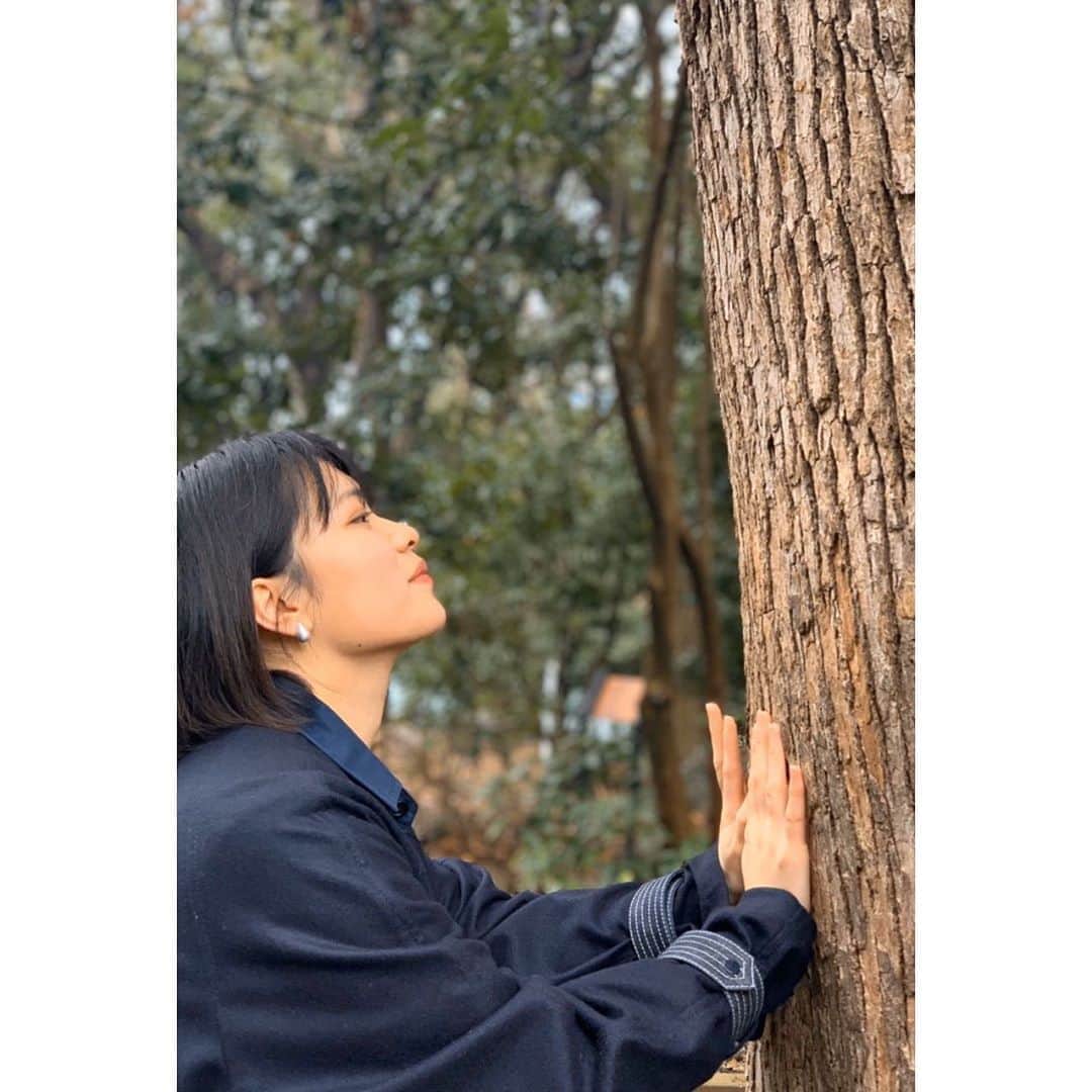 樫本琳花さんのインスタグラム写真 - (樫本琳花Instagram)「﻿ ﻿ ﻿ ﻿ 大木のパワーをもらった🌲﻿ ﻿ ﻿ ﻿ ﻿ そのあと人混みにパワー吸い取られそうになって﻿ ﻿ ﻿ 死守した🌲🌲﻿ ﻿ ﻿ ﻿ ﻿」1月26日 16時34分 - rinka.kashimoto
