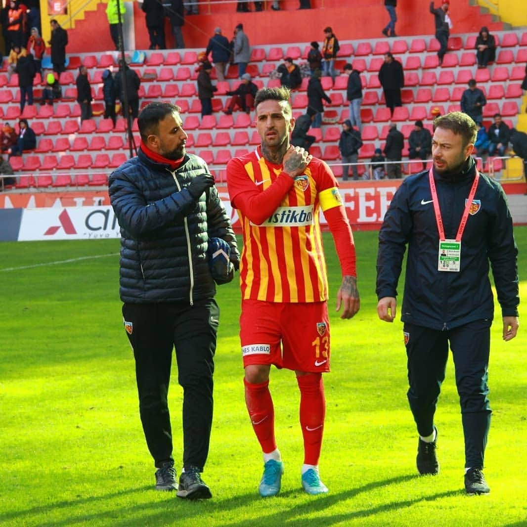 ミゲル・ロペスのインスタグラム：「Never give up team! 💪🏻 Let's go @kayserisporfk ❤💛」
