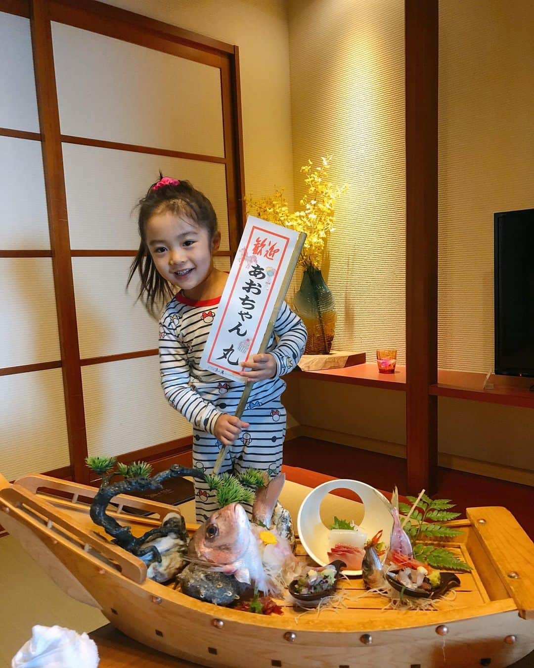 小水彩さんのインスタグラム写真 - (小水彩Instagram)「お誕生日に伊豆の温泉に連れて行ってもらいました💗 私よりも娘よりもパパが1番はしゃいでおりました。」1月26日 16時51分 - aya_iitoto