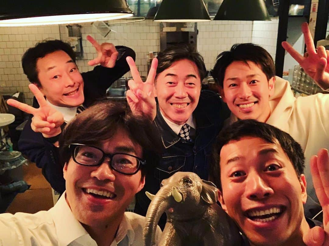 アモーレ橋本さんのインスタグラム写真 - (アモーレ橋本Instagram)「昨日は﻿ ﻿ #オハ劇ナイト﻿ in #BROOKLYNRIBBONFRIES 駒沢﻿ ﻿ ご来場ありがとうございました！﻿ ﻿ 少し早い﻿ #ウチクリ内倉 さんの﻿ お誕生日祝いでございました！﻿ ﻿ Yシャツを忘れたので﻿ 後で取りに行きます笑﻿ ﻿ #オハヨウ劇場40分」1月26日 16時54分 - bravo_hashimoto