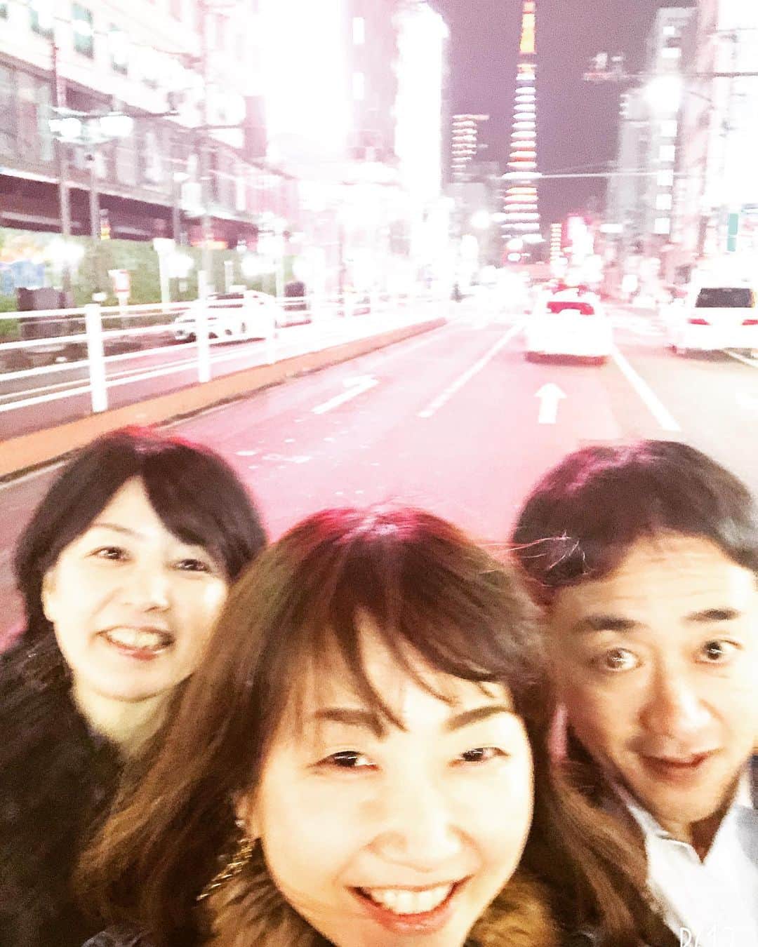 阿部洋子さんのインスタグラム写真 - (阿部洋子Instagram)「🍴🥂👯‍♀️ 高校の東京チームで新年会。 みんな忙しくて3人で😝  東京タワー🗼をバックに おのぼりさん🕺 あたくしたち、 都会に染まっちゃったのかしら？？ 仙台帰りたいな。 年末年始帰れなかったな。  #高校 #同級生 #おのぼりさん #東京タワー  まさかの2軒目で焼肉w  #焼肉 #肉食」1月26日 16時56分 - hirocoring