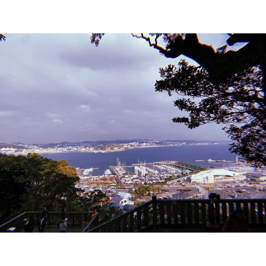 森咲樹さんのインスタグラム写真 - (森咲樹Instagram)「＊﻿ ﻿ 私のパワースポット、江ノ島。﻿ 先日行ってきました☺︎﻿ 年も明けたしね。ご挨拶もしたくて。﻿ 落ち着くなぁ。﻿ ﻿ Voici Enoshima.﻿ Enoshima est mon endroit préféré:)﻿ J’y viens souvent toute seule.﻿ ﻿ #江ノ島 #enoshima #enoshimaisland #japan #japon #shrine #temple #sea #mer #lamer #nippon #japanstyle #fujisawa #kanagawa」1月26日 16時56分 - mori_saki_official