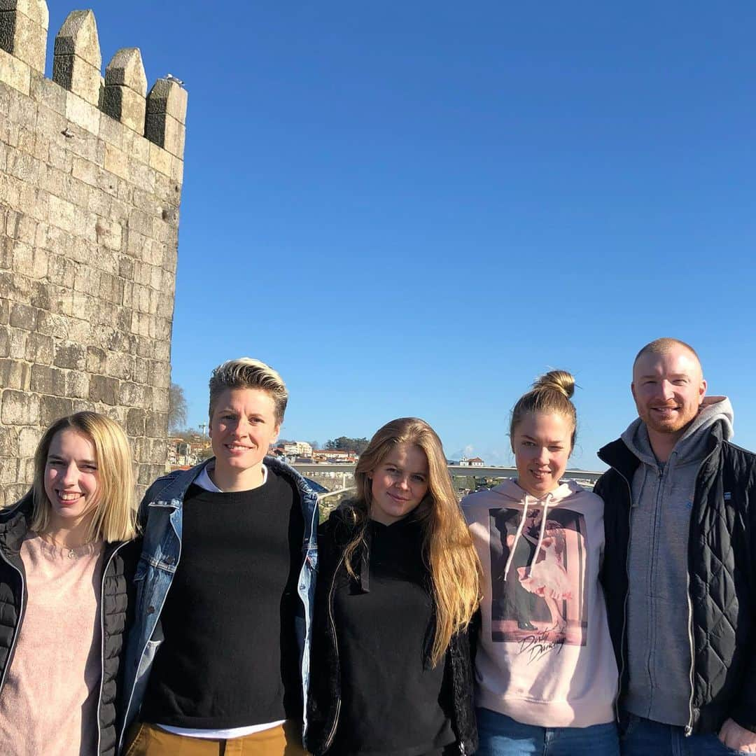 マチルダ・エコームのインスタグラム：「My little kids. And @jompawall #myteam #tabletennis #sweden #tenisdemesa #tischtennis #nobodyputsbabyinthecorner」