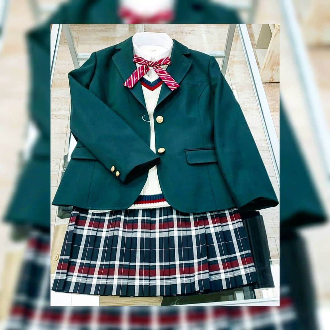 制服専門店CONOMiさんのインスタグラム写真 - (制服専門店CONOMiInstagram)「[長野店]  新作のブレザーとリボンを使ってコーディネートをしてみました！  ブレザーは落ち着いたグリーンなのでどのスカートにも合わせやすいです◎  リボンは今までとは違って細いので知的な印象になります！ リボンのカラーは4色です🎀  #CONOMi  #jk #新作 #リボン #ブレザー #ootd #卒業式 #入学式」1月26日 17時17分 - conomi_official