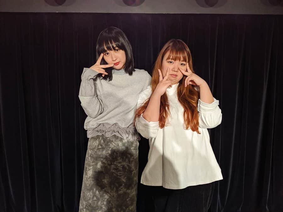 小川暖奈のインスタグラム：「集合写真撮るって言うから集合したのに、私たちしか集まらなかった」
