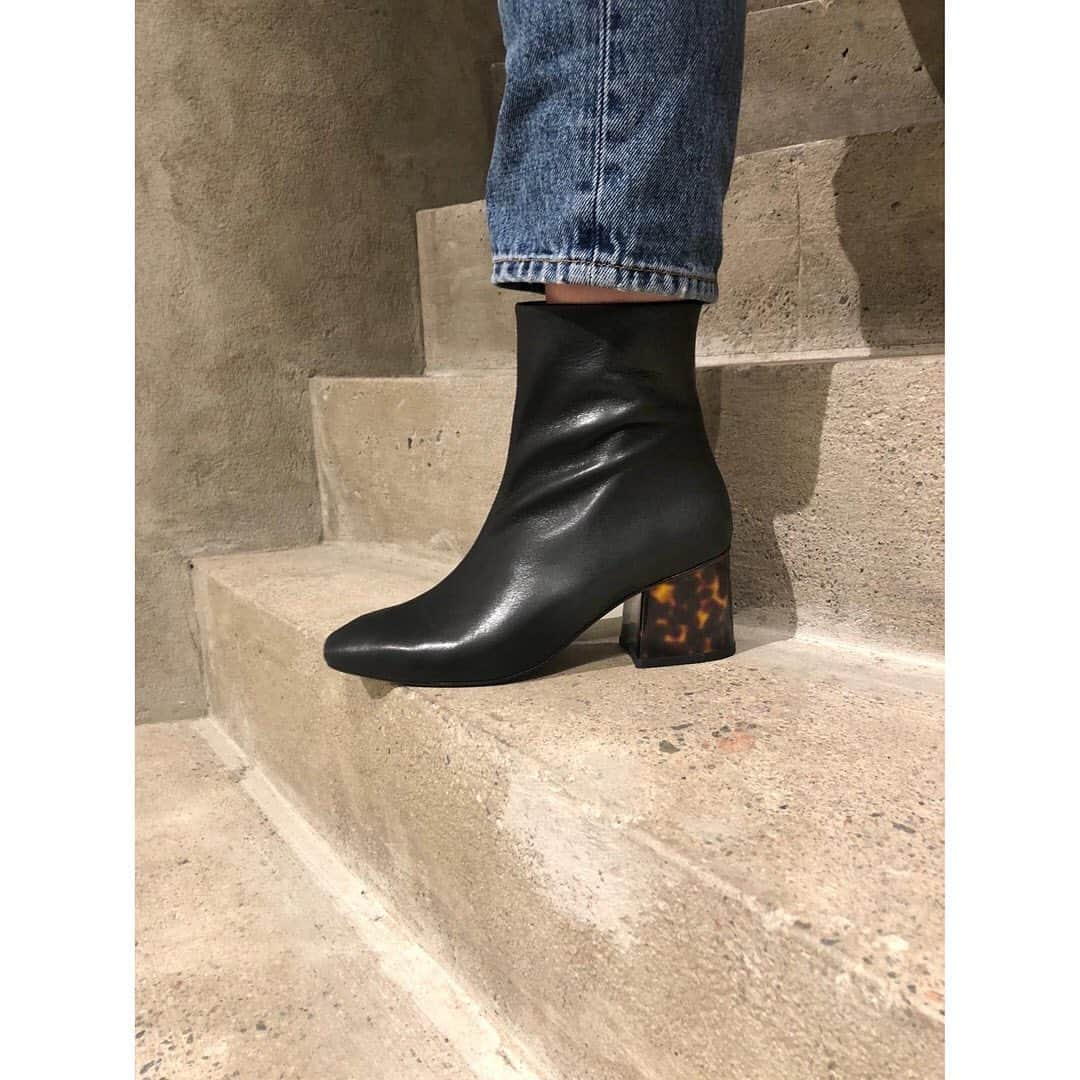 テーリポルキさんのインスタグラム写真 - (テーリポルキInstagram)「Final Sale ✨ Get yours before they are gone  Vivi boots now -30% ✨  Also Free shipping until end of January #vegetanleatherboots #shoedesign #scandinaviandesign#finnishdesign #eco #ecological #greendesign #ecodesign #aw19 #madeinportugal #shoes #footwear #vegetan #sustainablefashion #sustainableluxury #designfromfinland #finnishfashion #chaussures #schoenen #kengät #muoti #terhipölkki」1月26日 17時15分 - terhipolkkishoes